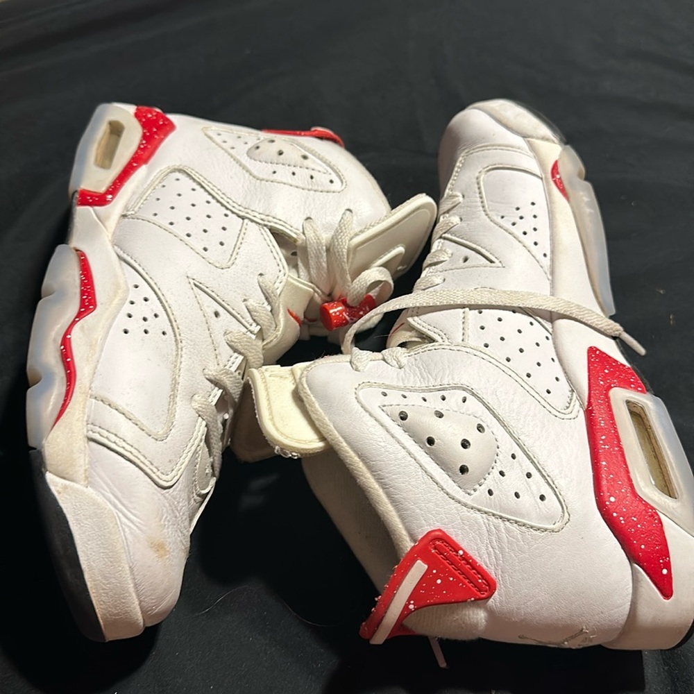 Retro 6 “Red Oreo”